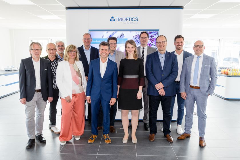 Group picture of TRIOPTICS branch office in Wetzlar